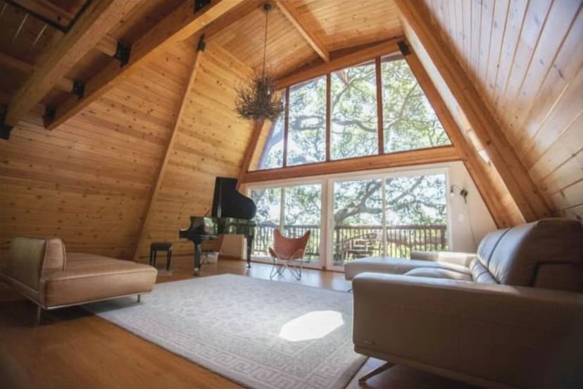 Scenic Bayview Treehouse in California