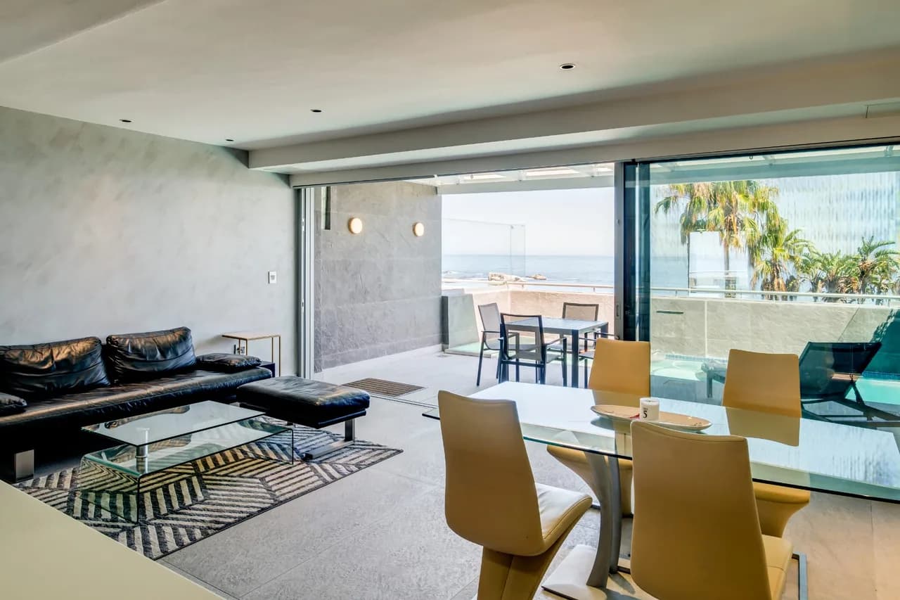 Scenic View Two Bedroom Apartment in Cape Town photo 2