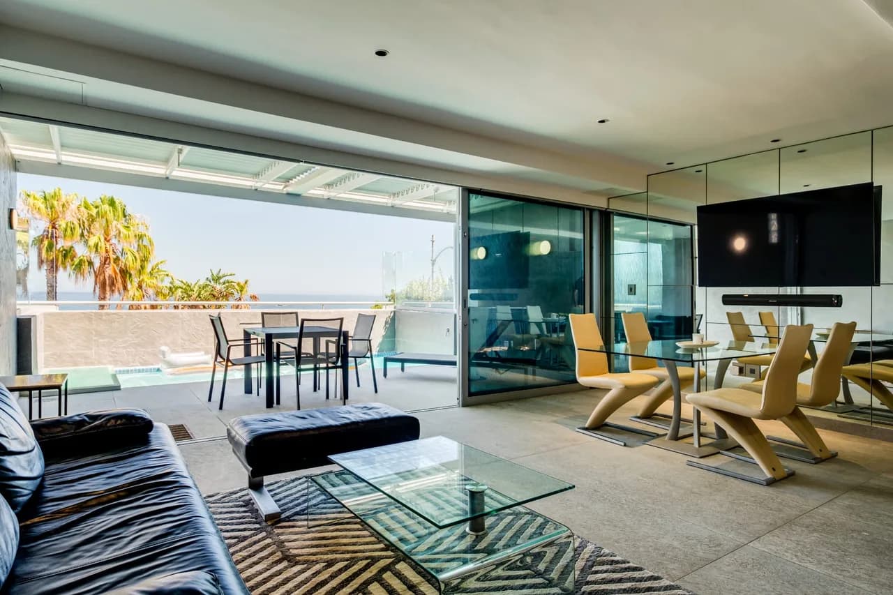 Scenic View Two Bedroom Apartment in Cape Town photo 3