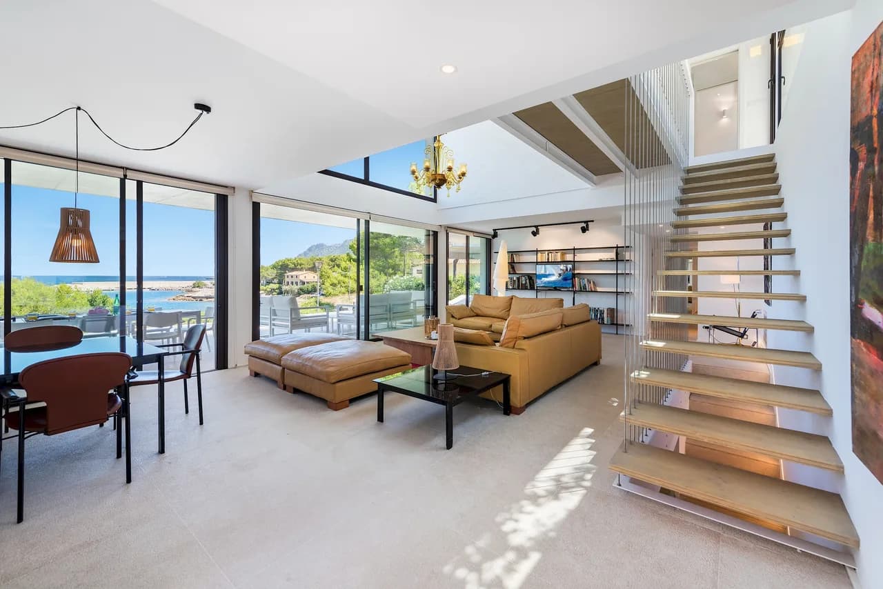 Frontline Sea View Villa in Alcudia photo 2