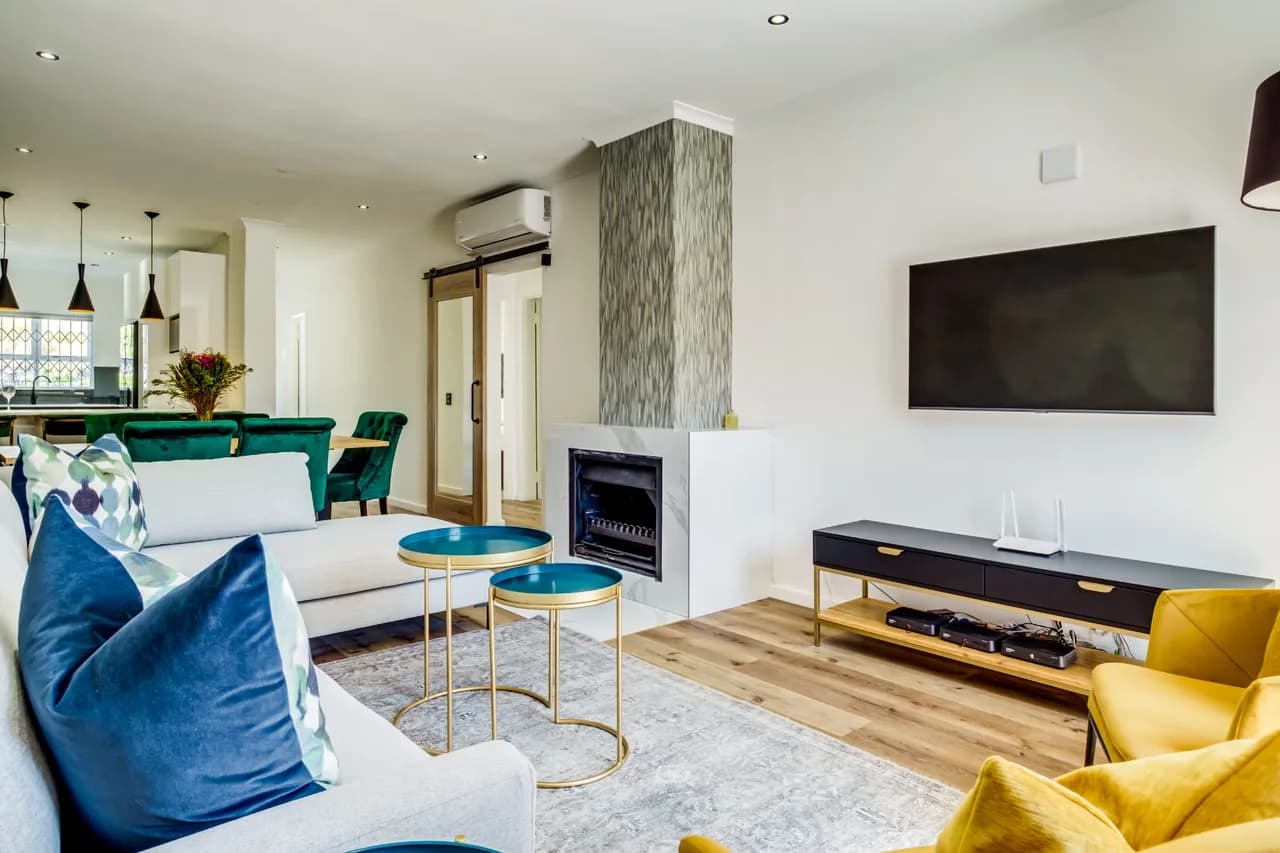 Poolside Three Bedroom Townhouse in Cape Town photo 4