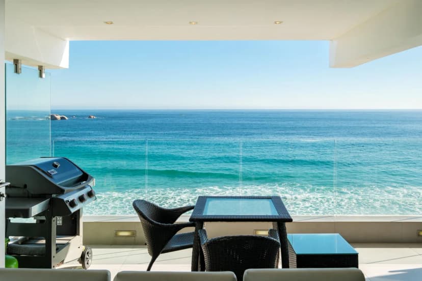 Clifton Apartment on the Waters Edge (Ocean Breeze)