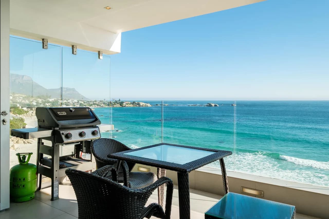 Waters Edge Two Bedroom Apartment in Cape Town photo 4