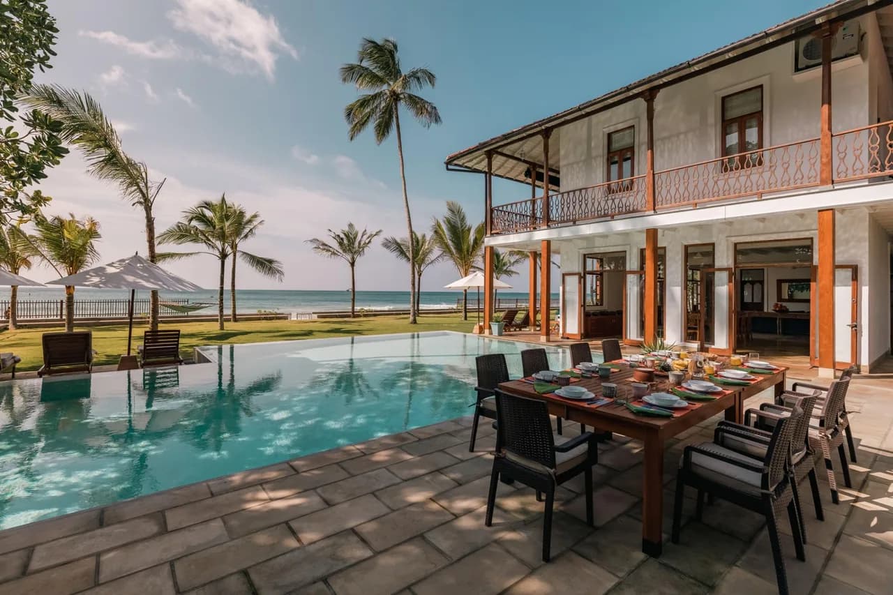 Beachfront Villa with Terrace in Habaraduwa photo 2