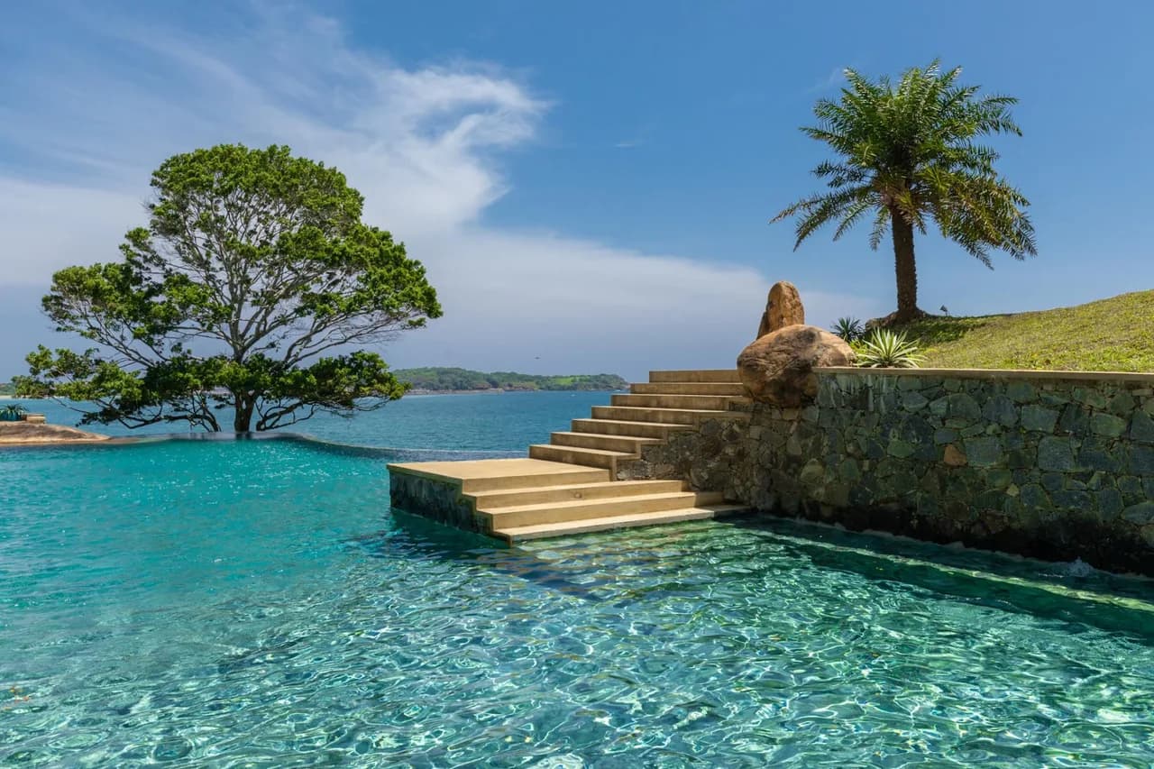 Elevated Beach Villa with Private Pool in Dikwella photo 2