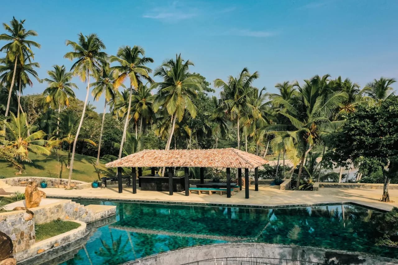 Elevated Beach Villa with Private Pool in Dikwella photo 3