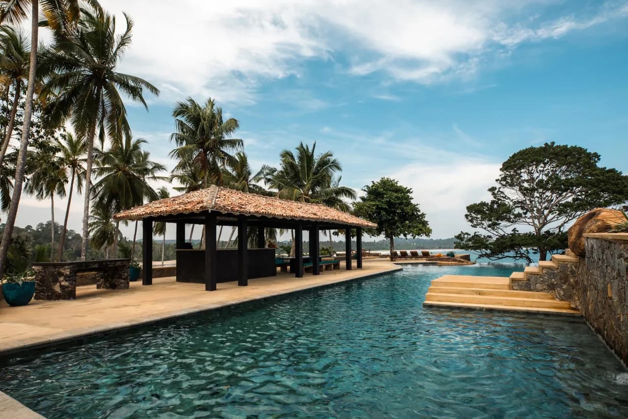 Elevated Beach Villa with Private Pool in Dikwella photo 4