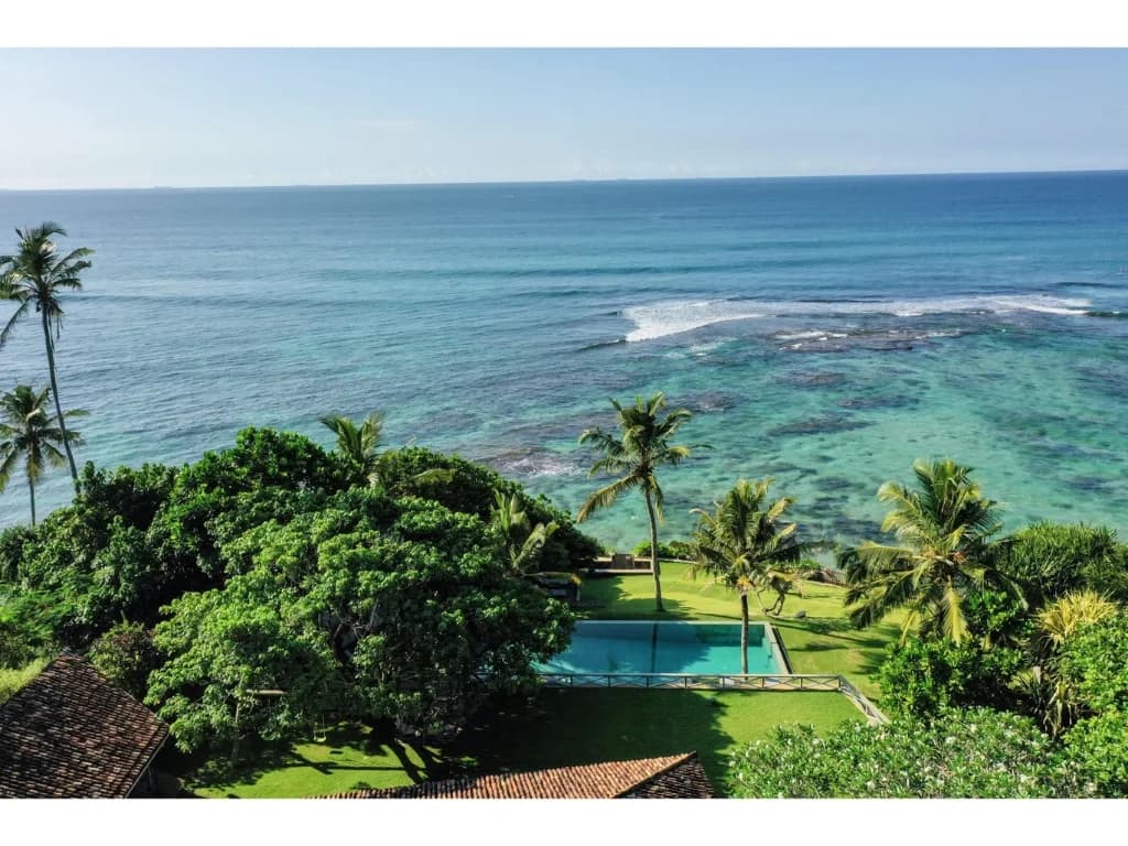 Beachfront Surf Villa in Weligama photo 2
