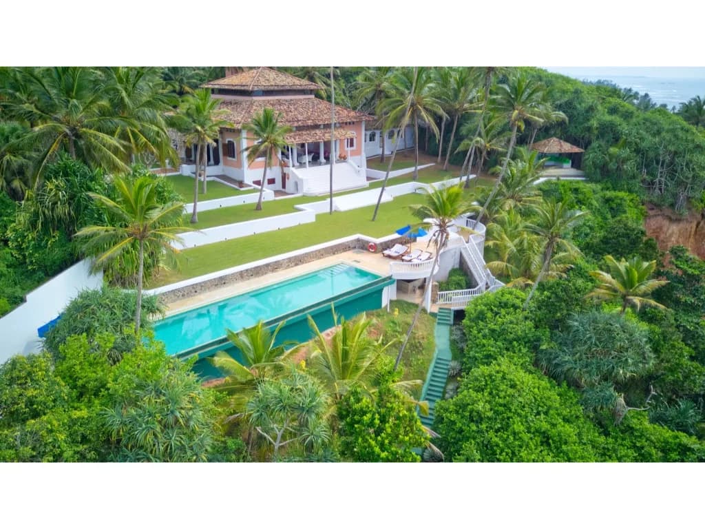 Clifftop Villa with Ocean Views in Mirissa photo 3