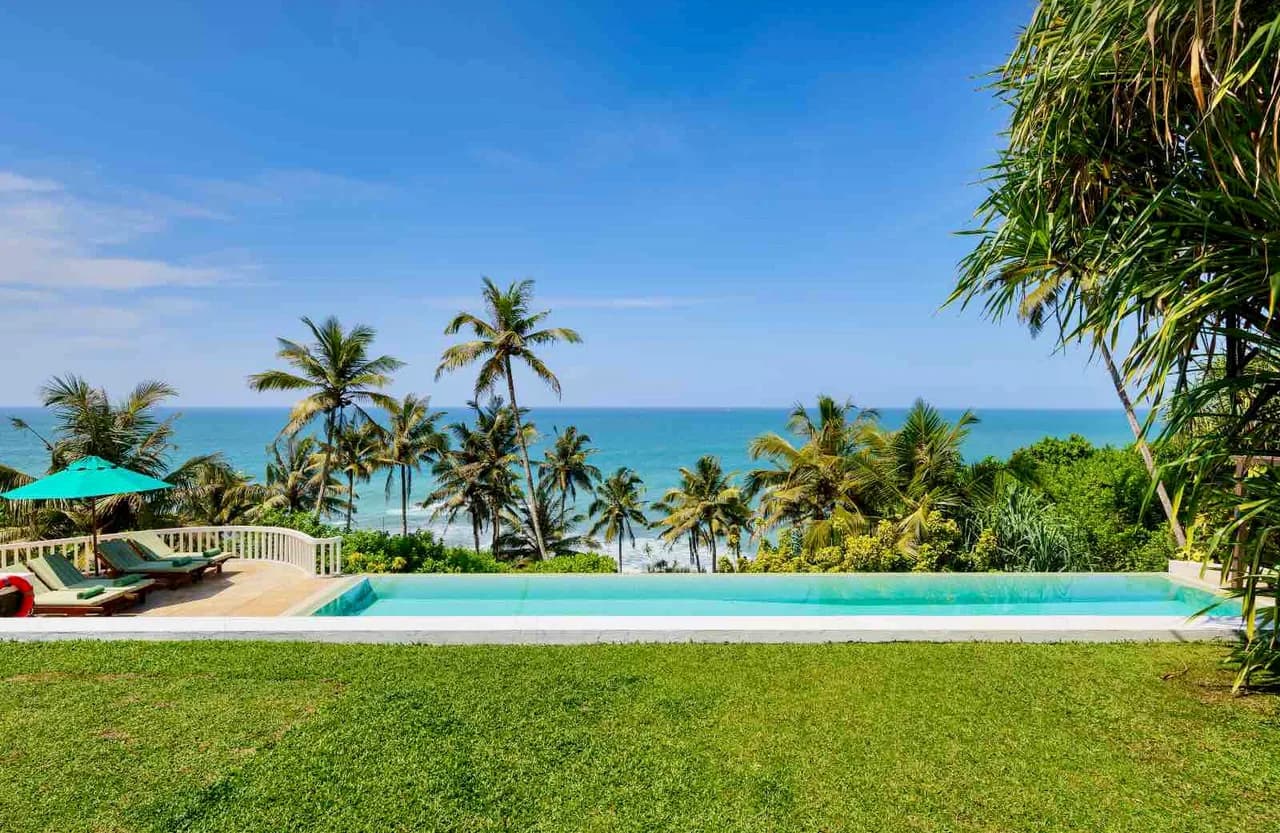 Clifftop Villa with Ocean Views in Mirissa photo 4