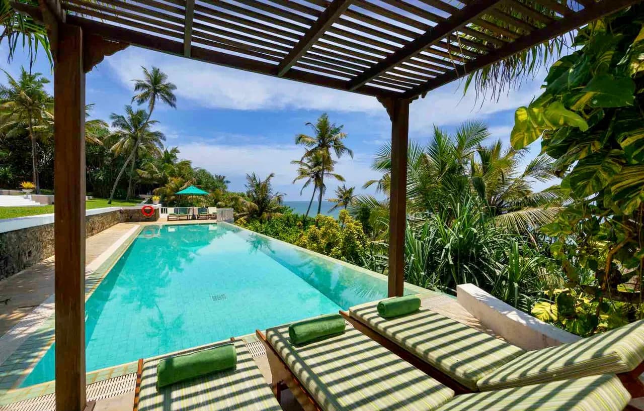 Clifftop Villa with Ocean Views in Mirissa photo 5
