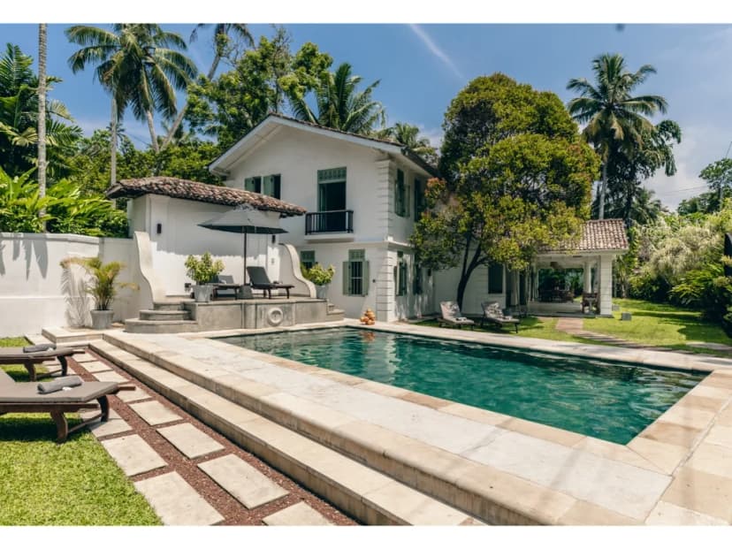 Walkable Beachfront Six Bedroom Villa in Ahangama