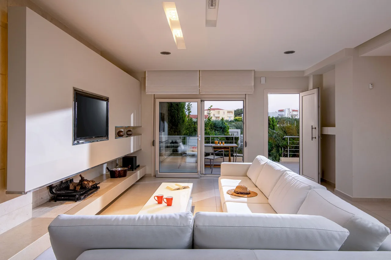 Balcony Five Bedroom Villa in Kato Gouves photo 3