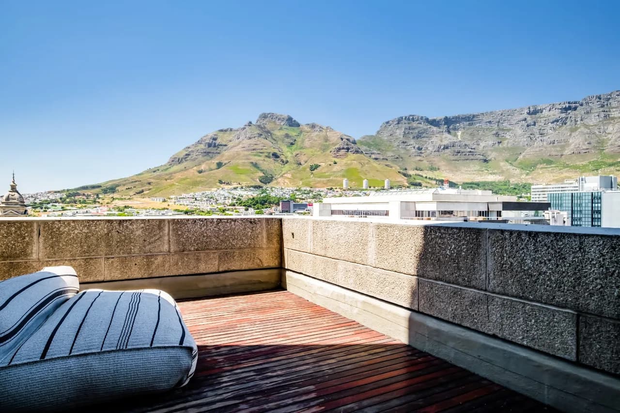 Art Deco Two-Bedroom Loft in Cape Town photo 2