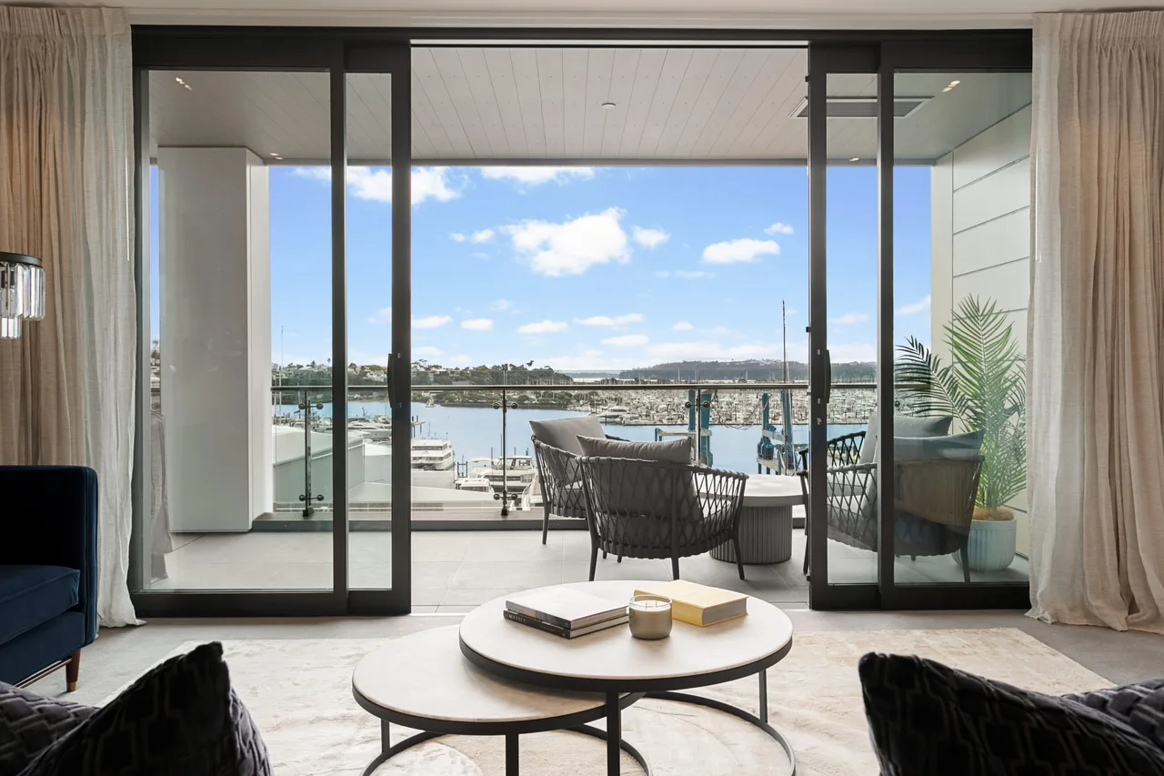 Contemporary Three Bedroom Apartment in Auckland photo 4
