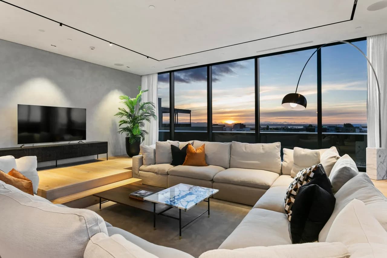 Rooftop Penthouse with City Views in Auckland photo 3