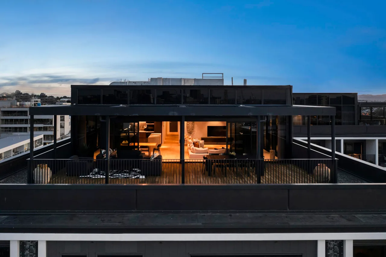 Rooftop Penthouse with City Views in Auckland photo 5