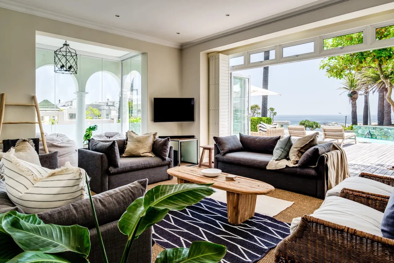 Beachside Four Bedroom Villa in Camps Bay photo 2