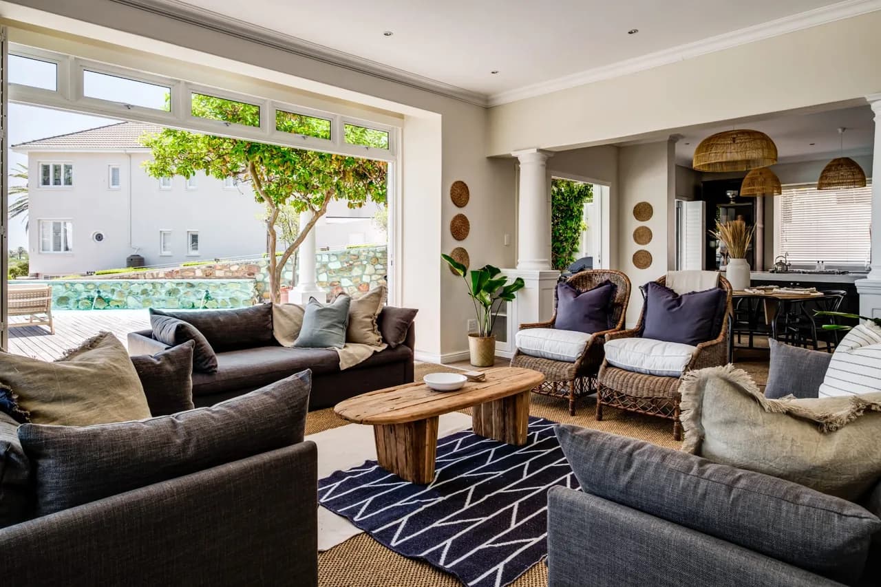 Beachside Four Bedroom Villa in Camps Bay photo 5