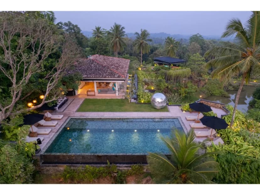 Terrace Five Bedroom Villa in Galle