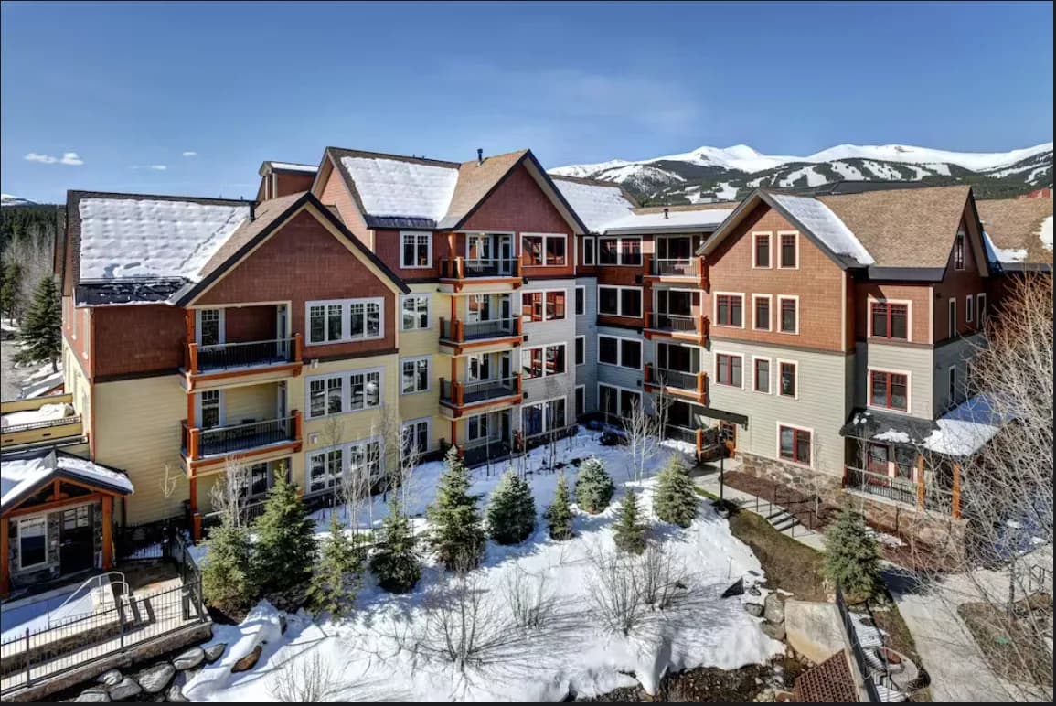 Balcony View Three Bedroom Villa in Breckenridge