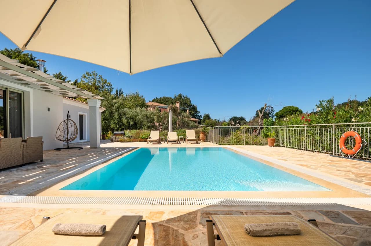 Modern Two-Bedroom Villa in Corfu photo 2