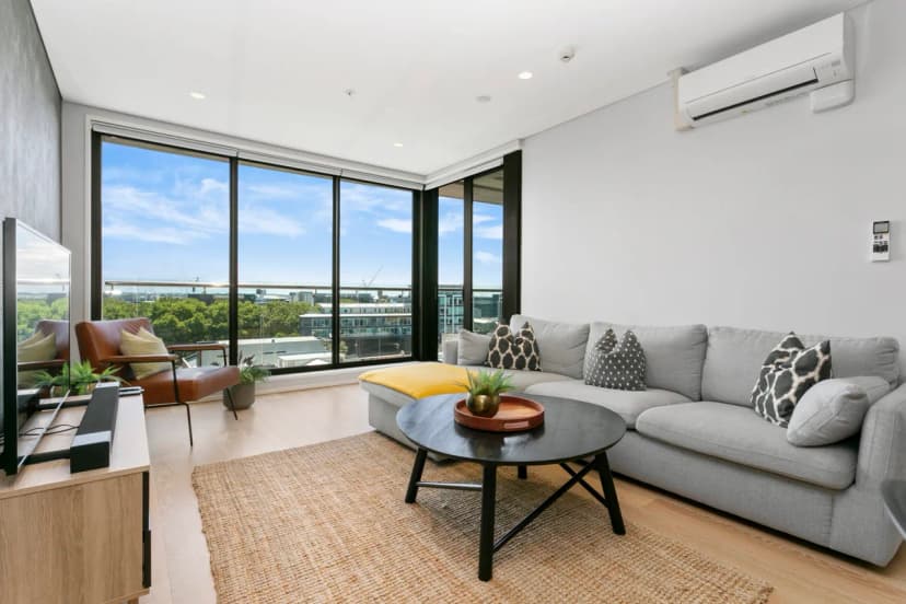 Laid-back Living with Views in Victoria Park