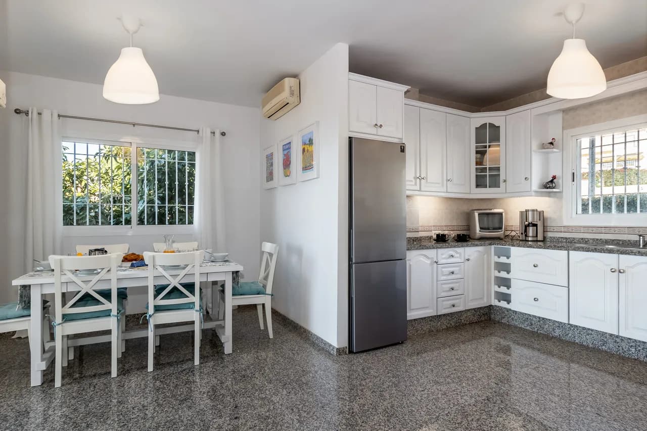 Luxury Five Bedroom Villa with Terrace in Nerja photo 2