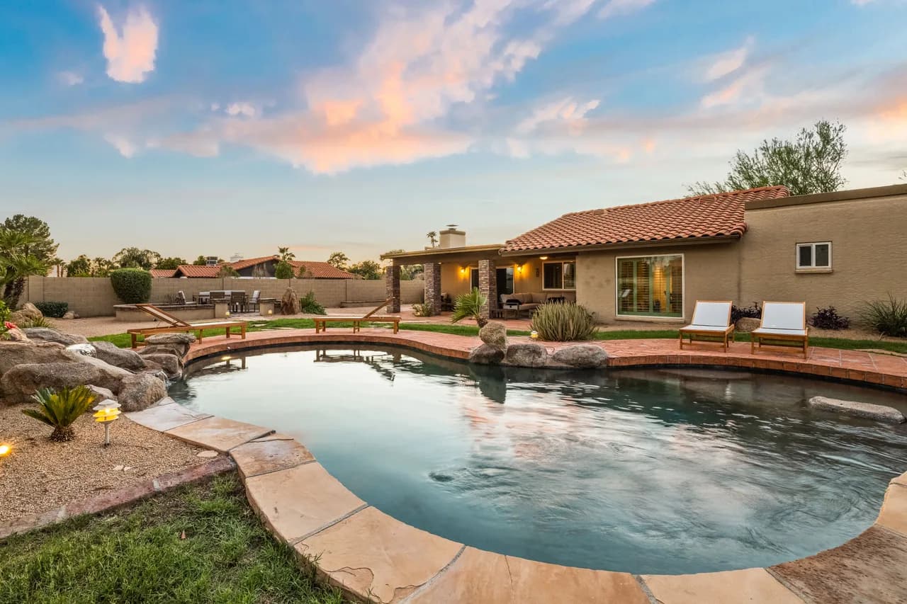 Sparkling Pool Four Bedroom Villa in Scottsdale photo 2