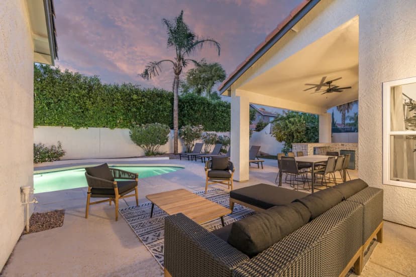 Black Palm! Sparkling Pool, Pool Table, Close To Kierland Entertainment, Newly Designed Beauty!