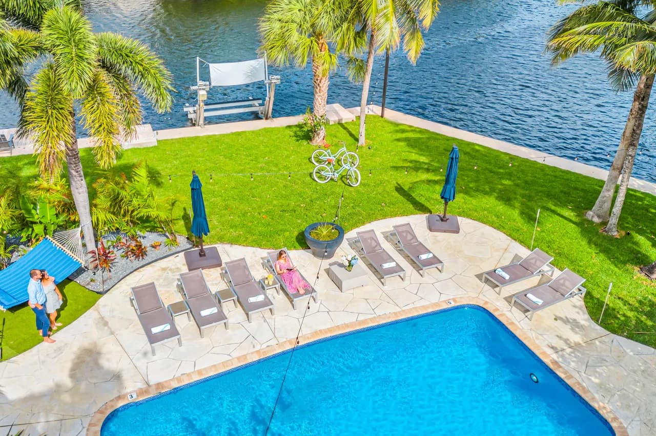 Waterfront Heated Pool Villa in Harbor Heights photo 3