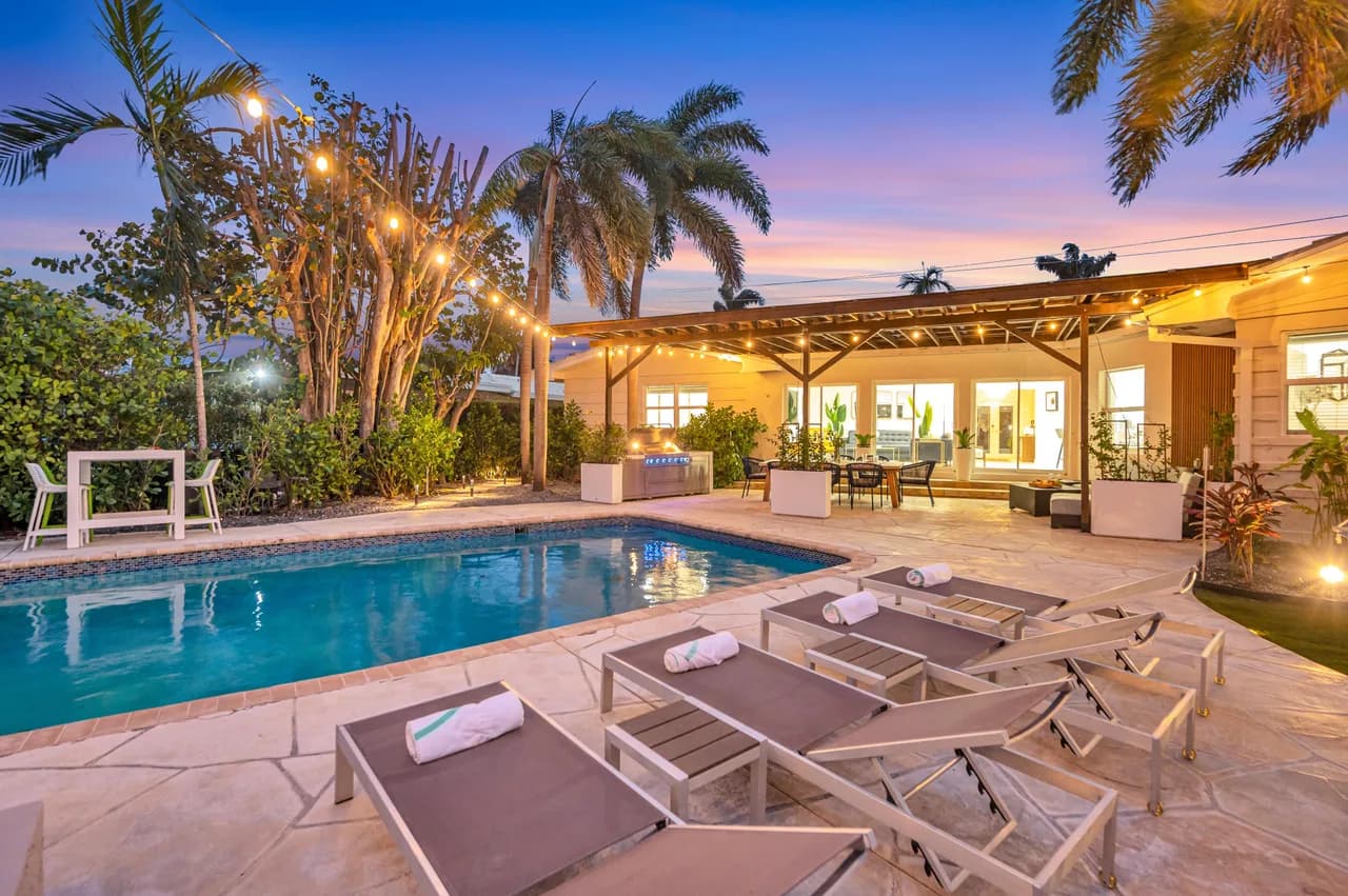 Waterfront Heated Pool Villa in Harbor Heights photo 4