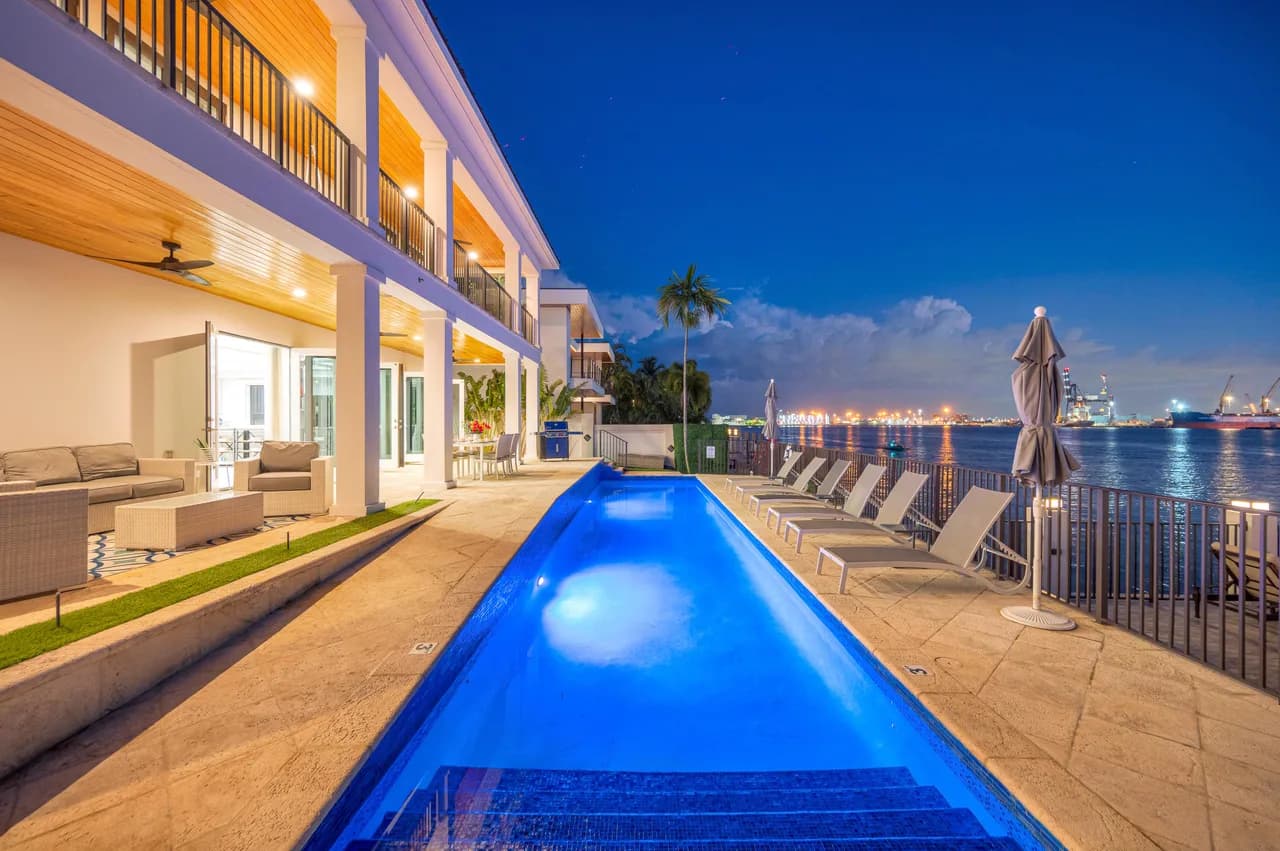 Million Dollar View Villa in Harbor Heights photo 2