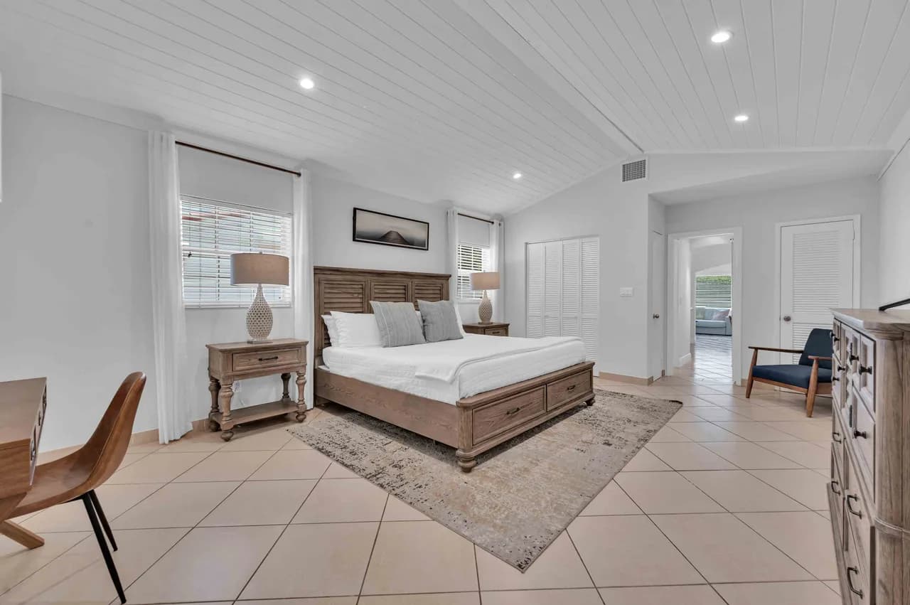Steps from Beach Cottage in Coral Ridge Florida photo 2