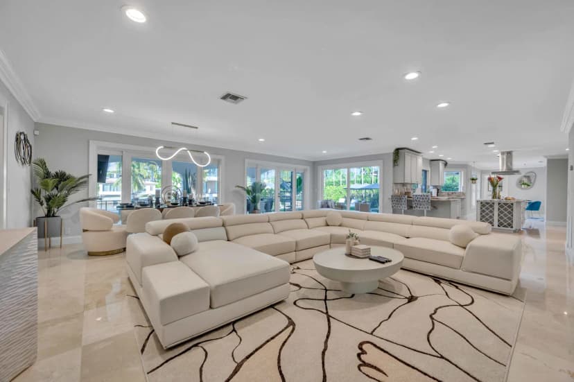 Stylish Six Bedroom Residence in Fort Lauderdale