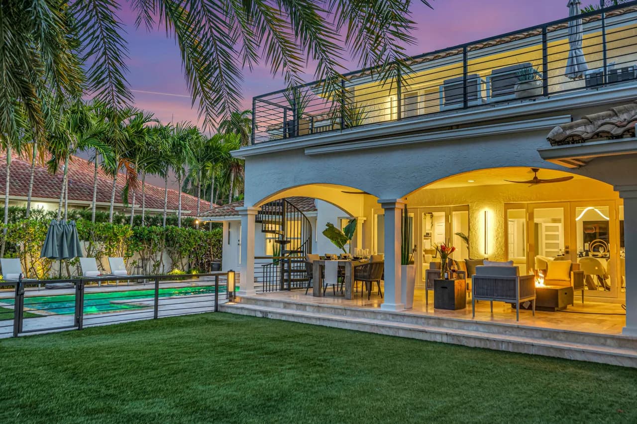 Waterfront Six Bedroom Villa in Nurmi Isles photo 4