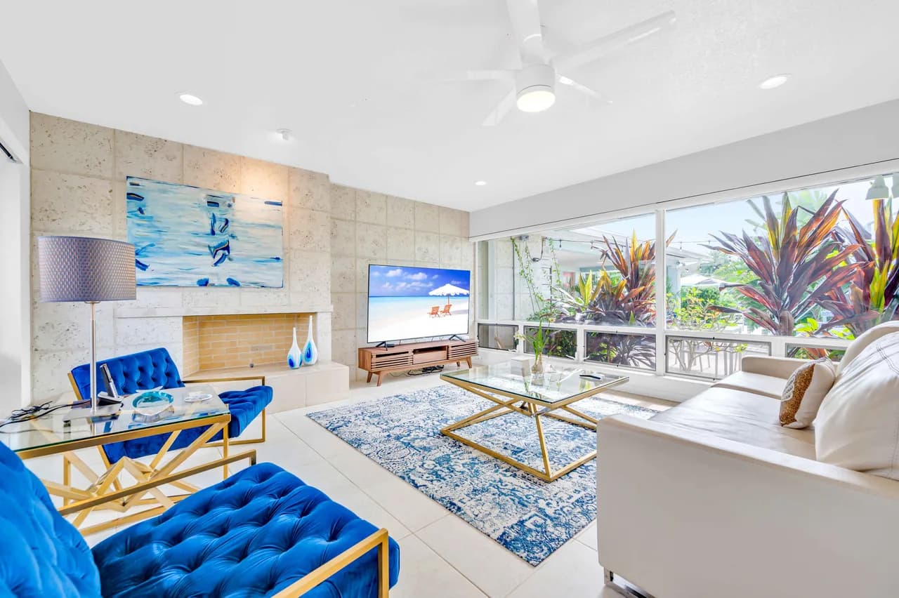 Waterfront Six Bedroom Villa in Soroka Shores photo 2