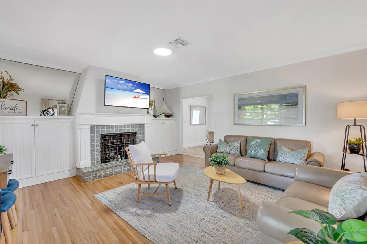 Heated Pool Cottage Steps from Beach in Fort Lauderdale photo 2