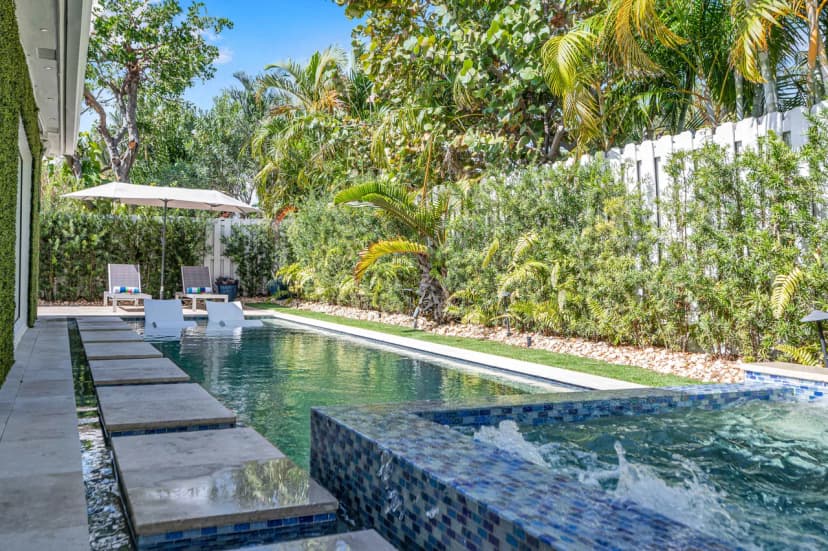 Modern Coastal Style | Walk To Beach | Heated Pool | Tranquility | Ocean Mist Key | RESlDENCES