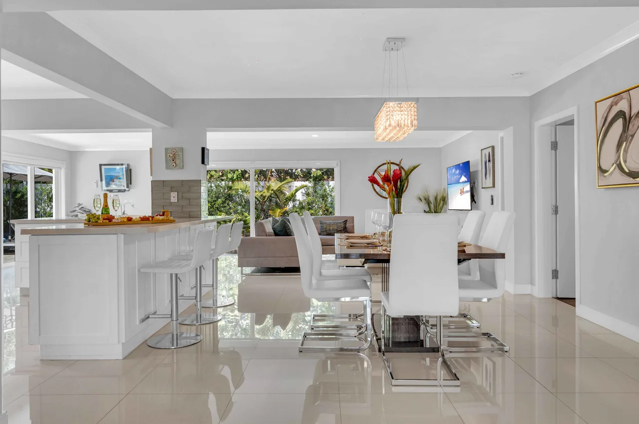 Heated Pool Villa Steps From Beach in Lauderdale-by-the-Sea photo 2