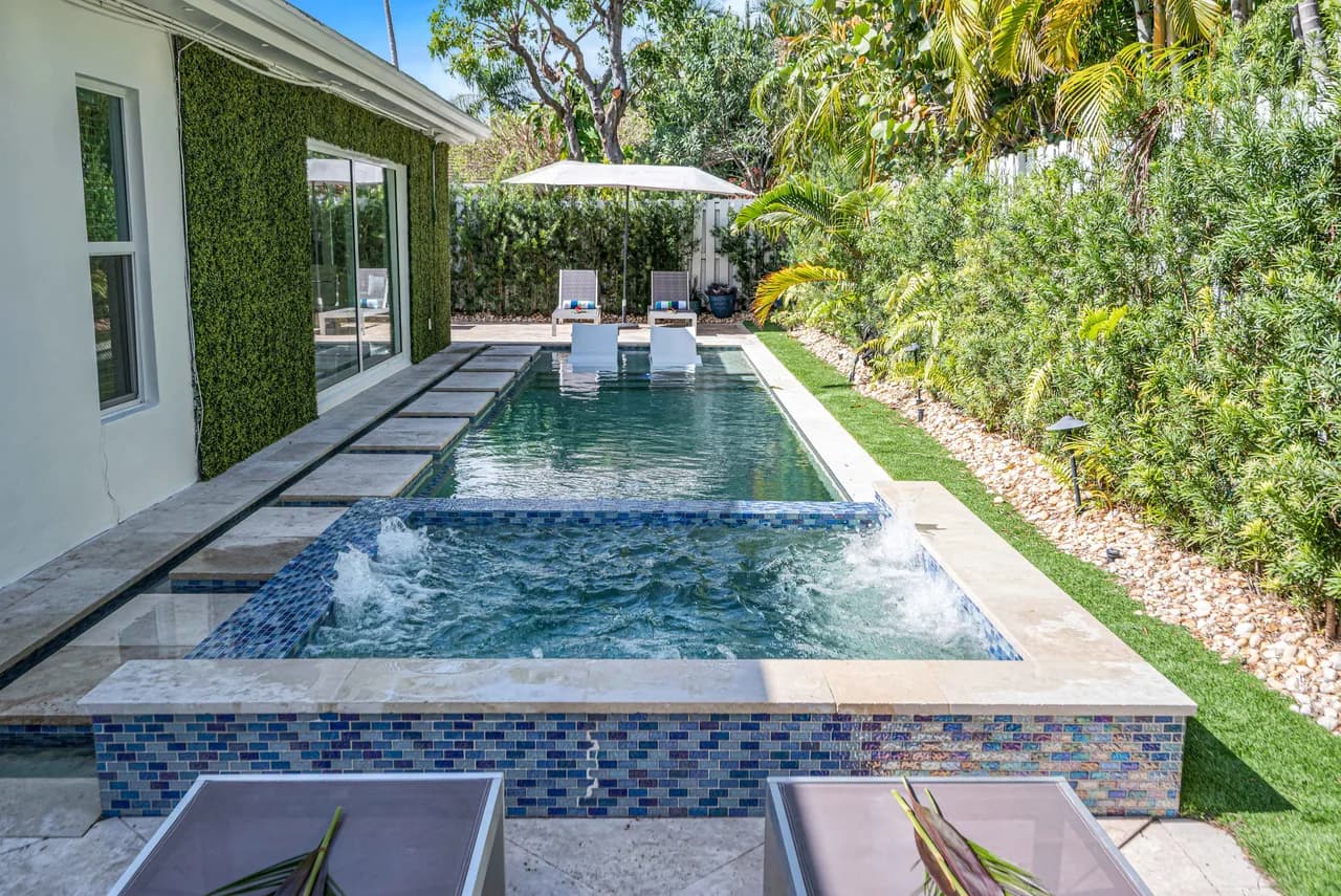 Heated Pool Villa Steps From Beach in Lauderdale-by-the-Sea photo 5