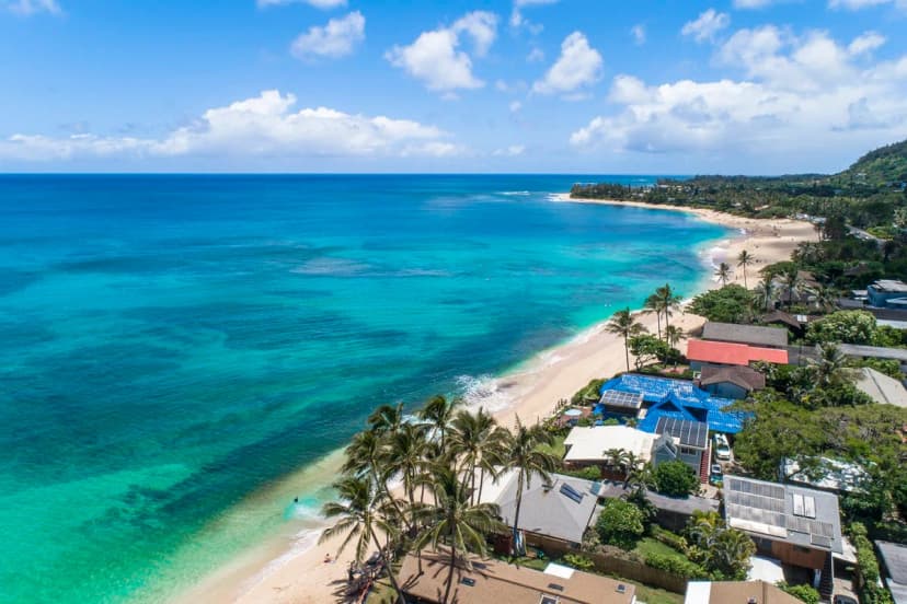 Oceanfront Three-Bedroom Beach House in Oahu