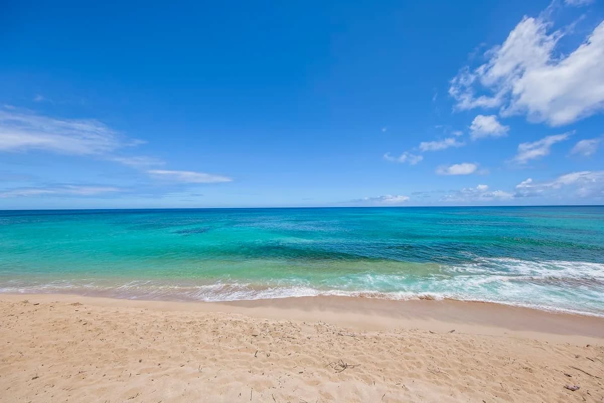 Oceanfront Three Bedroom Beach House in Haleiwa Hawaii photo 4