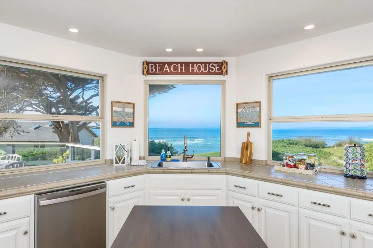 Oceanfront Four-Bedroom Villa in Moss Beach, California photo 4