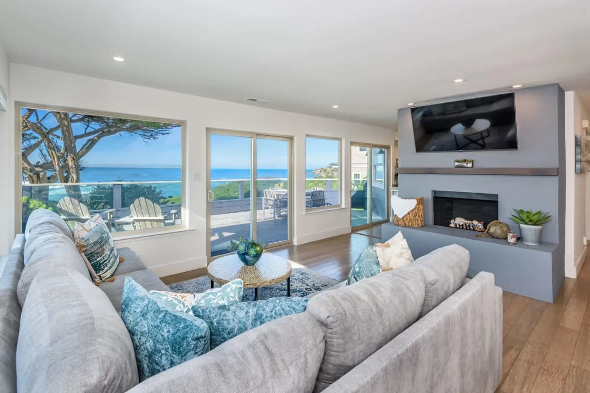 Oceanfront Four-Bedroom Villa in Moss Beach, California photo 5
