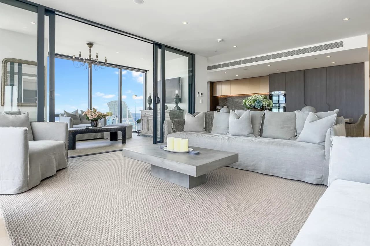 Sky-High Two Bedroom Penthouse in Auckland photo 2