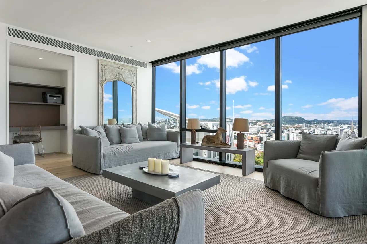 Sky-High Two Bedroom Penthouse in Auckland photo 3