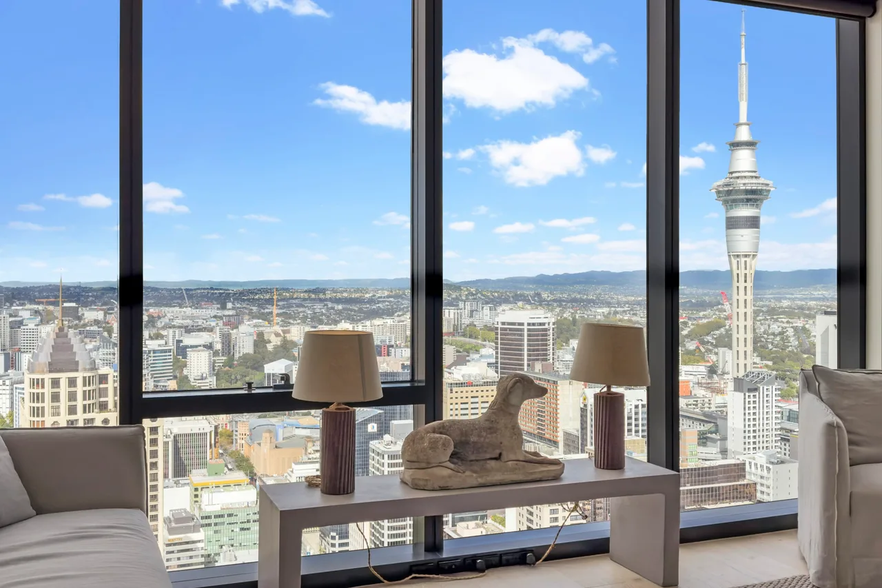 Sky-High Two Bedroom Penthouse in Auckland photo 5