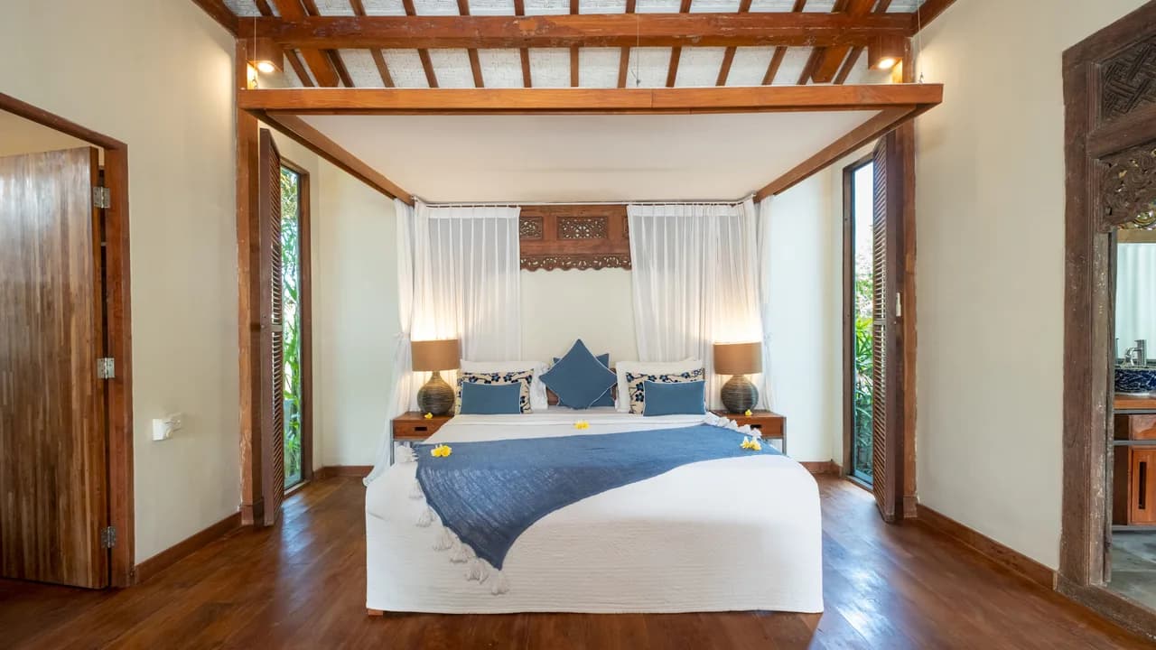 Luxurious Seven-Bedroom Villa in Canggu photo 5