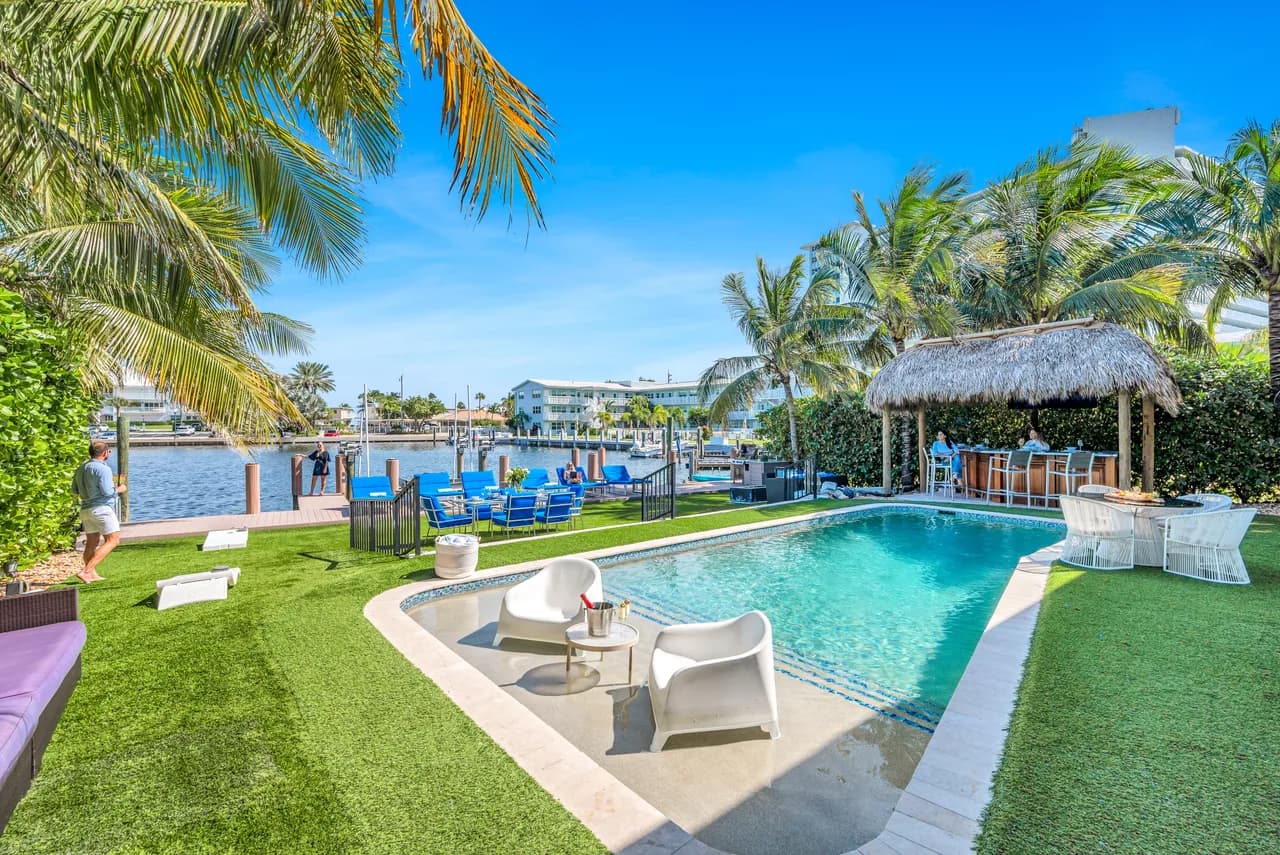 Waterfront Nine Bedroom Retreat in Harbor Heights, Florida photo 3